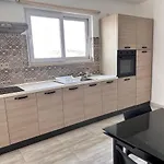 F6 2, Private Two Single Beds Shared Bathroom In Shared Flat בית אירוח מסידה