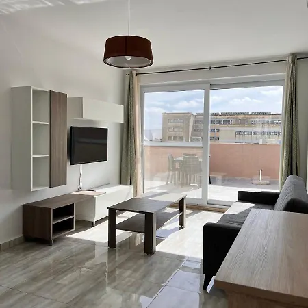 F6 2, Private Two Single Beds Shared Bathroom In Shared Flat