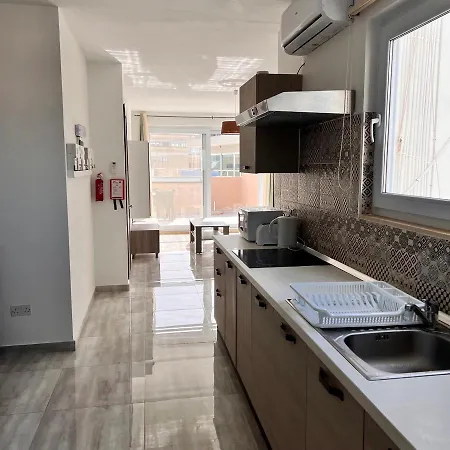 F6 2, Private Two Single Beds Shared Bathroom In Shared Flat * Msida