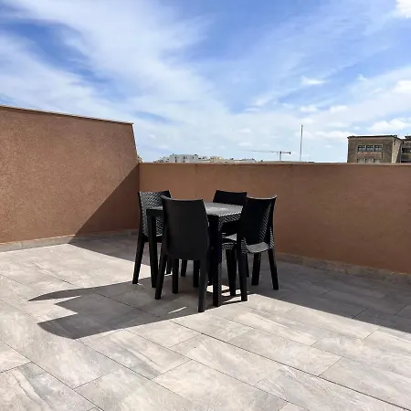 F6 2, Private Two Single Beds Shared Bathroom In Shared Flat *
