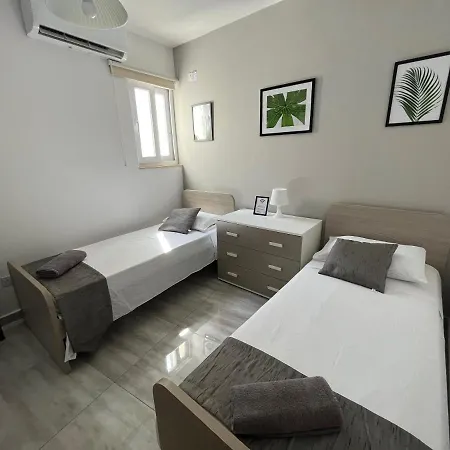 F6 2, Private Two Single Beds Shared Bathroom In Shared Flat *