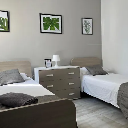 בית אירוח F6 2, Private Two Single Beds Shared Bathroom In Shared Flat מסידה