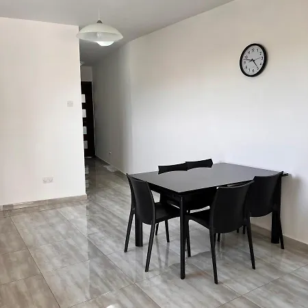 F6 2, Private Two Single Beds Shared Bathroom In Shared Flat Habitación en casa particular *