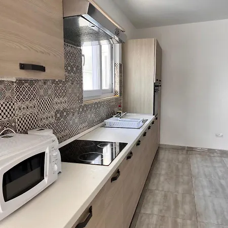 F6 2, Private Two Single Beds Shared Bathroom In Shared Flat Habitación en casa particular