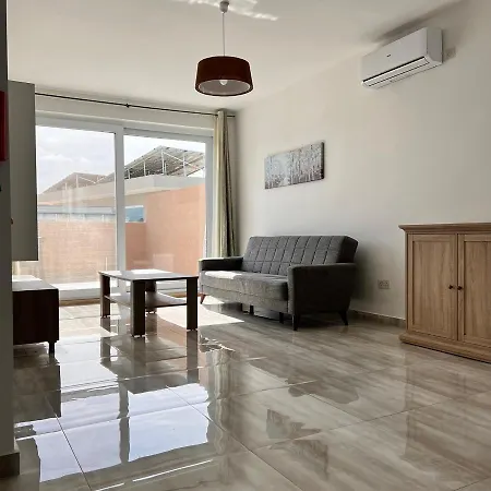 Habitación en casa particular F6 2, Private Two Single Beds Shared Bathroom In Shared Flat *