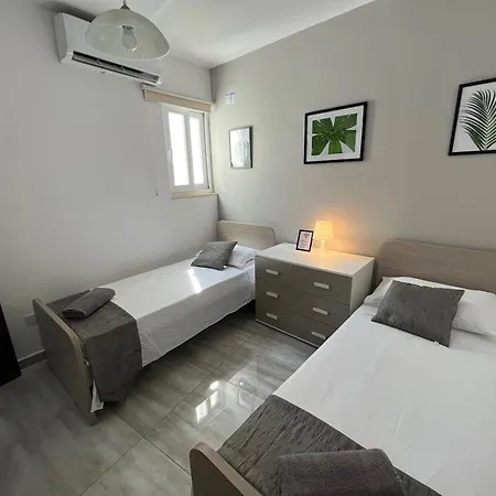 F6 2, Private Two Single Beds Shared Bathroom In Shared Flat * Msida