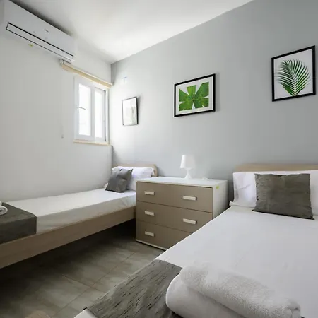 F6 2, Private Two Single Beds Shared Bathroom In Shared Flat Habitación en casa particular *