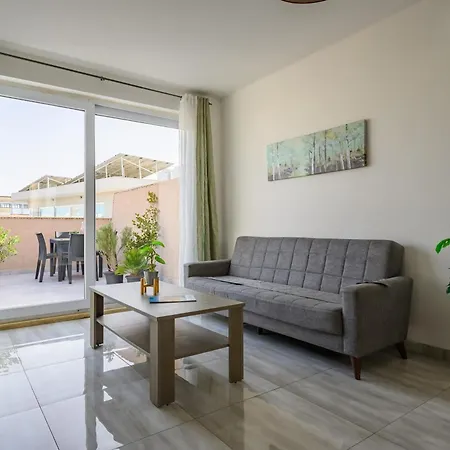 F6 2, Private Two Single Beds Shared Bathroom In Shared Flat Msida