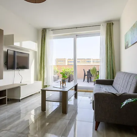 F6 2, Private Two Single Beds Shared Bathroom In Shared Flat