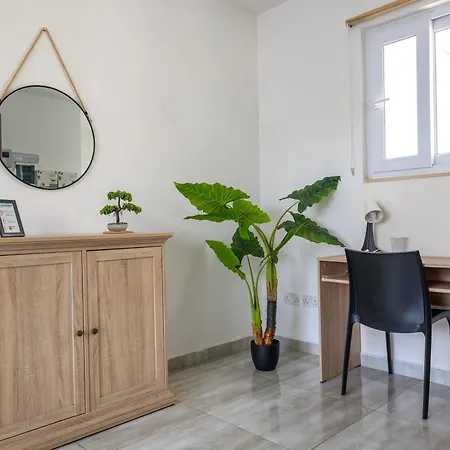 Habitación en casa particular F6 2, Private Two Single Beds Shared Bathroom In Shared Flat
