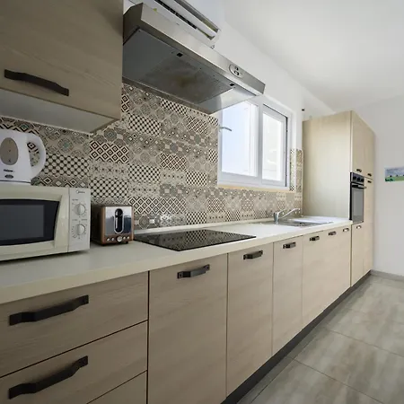 Habitación en casa particular F6 2, Private Two Single Beds Shared Bathroom In Shared Flat *