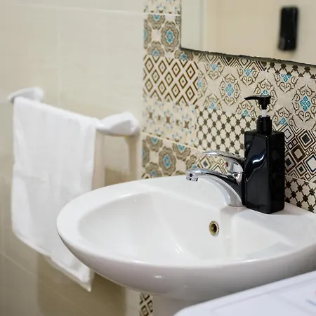F6 2, Private Two Single Beds Shared Bathroom In Shared Flat *