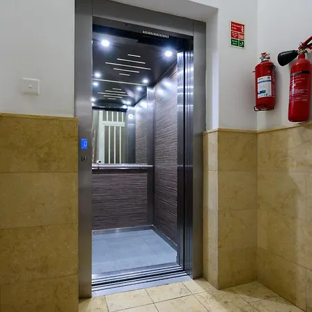 F6 2, Private Two Single Beds Shared Bathroom In Shared Flat Msida
