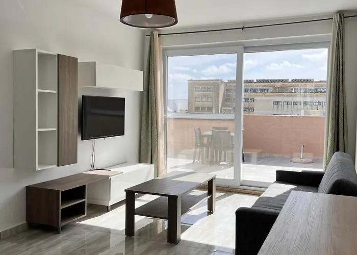 F6 2, Private Two Single Beds Shared Bathroom In Shared Flat