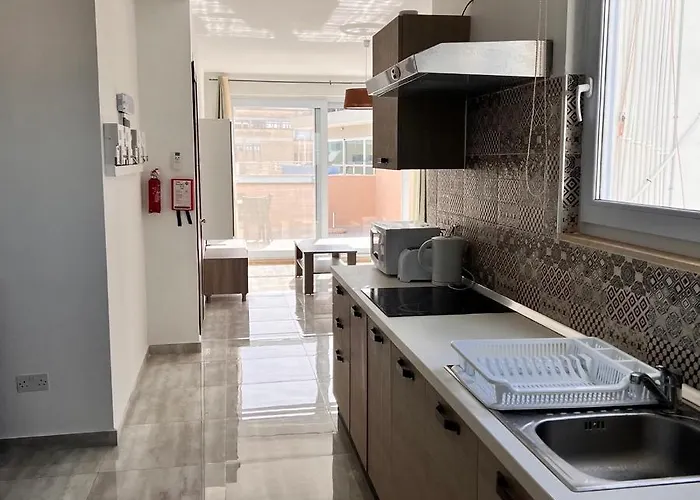 F6 2, Private Two Single Beds Shared Bathroom In Shared Flat * Msida