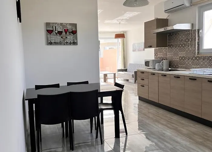 F6 2, Private Two Single Beds Shared Bathroom In Shared Flat Kwatera prywatna *