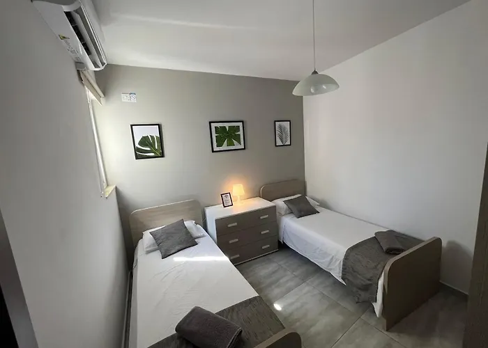 F6 2, Private Two Single Beds Shared Bathroom In Shared Flat Kwatera prywatna