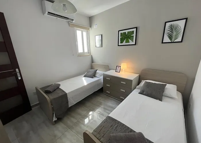 F6 2, Private Two Single Beds Shared Bathroom In Shared Flat * Msida